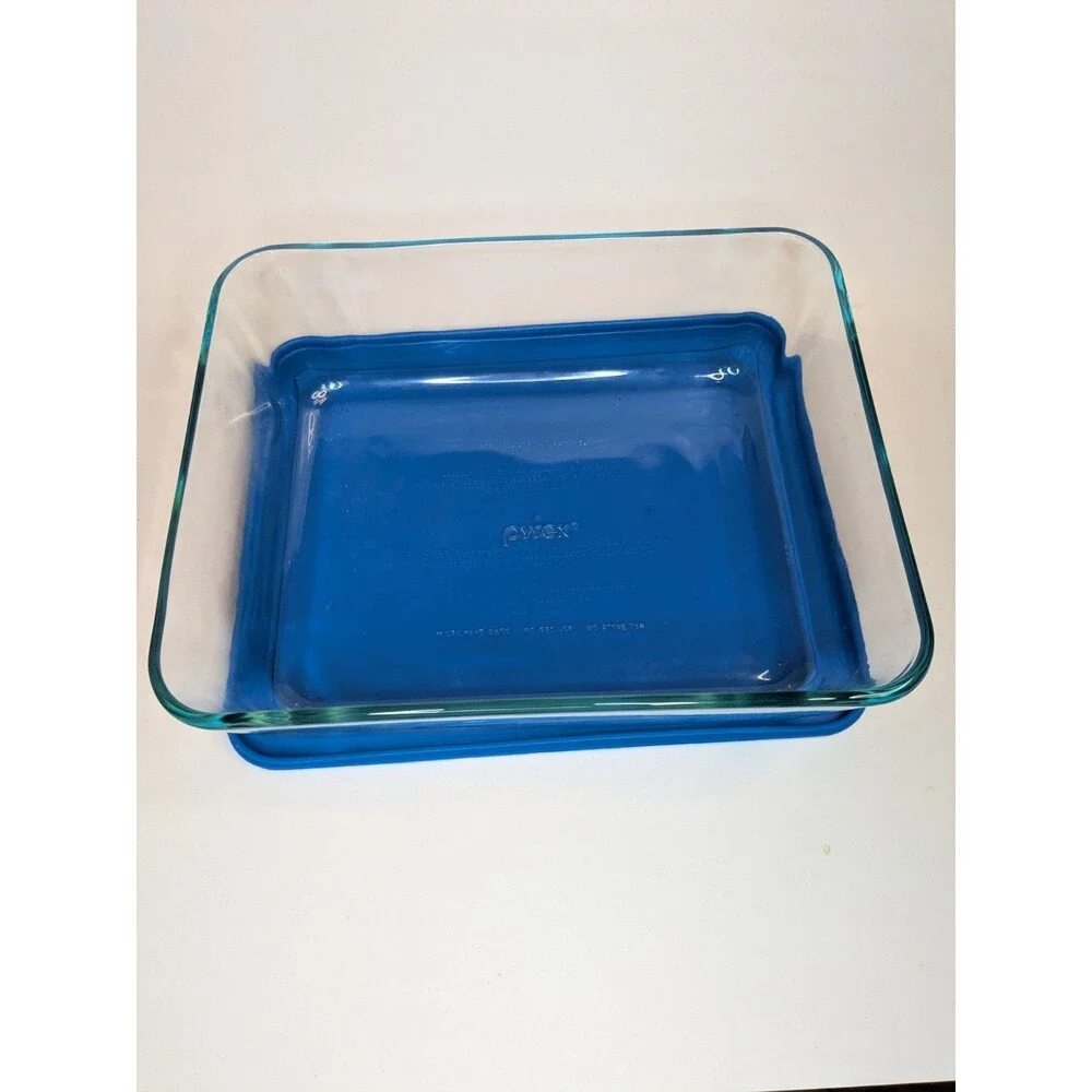 Pyrex Simply Store 11 Cup 2.6L Rectangular Glass Food Container Blue Lid 7212